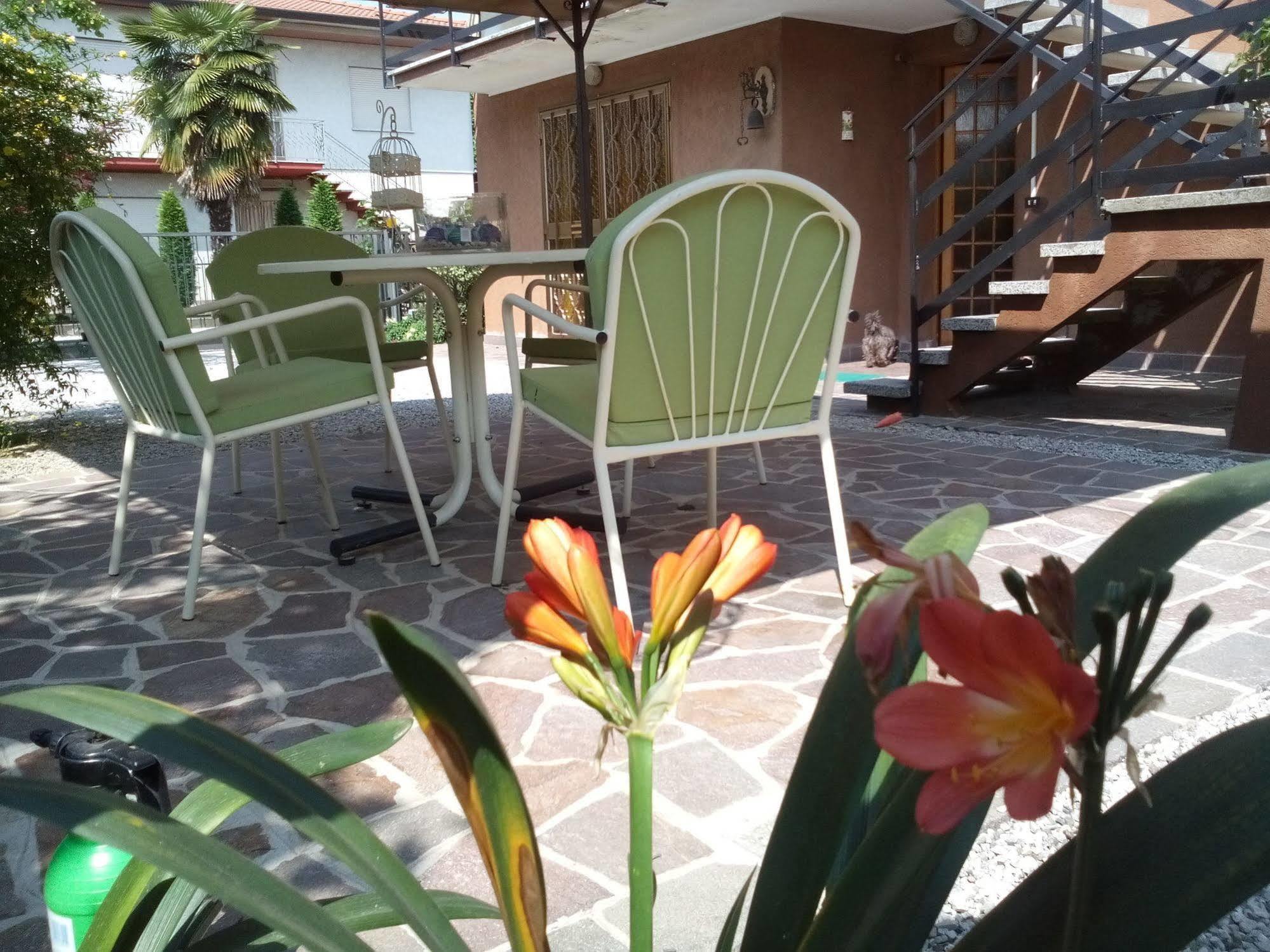 Casa Emanuela Bed & Breakfast เพียซโซลา ซุล เบรนตา ภายนอก รูปภาพ