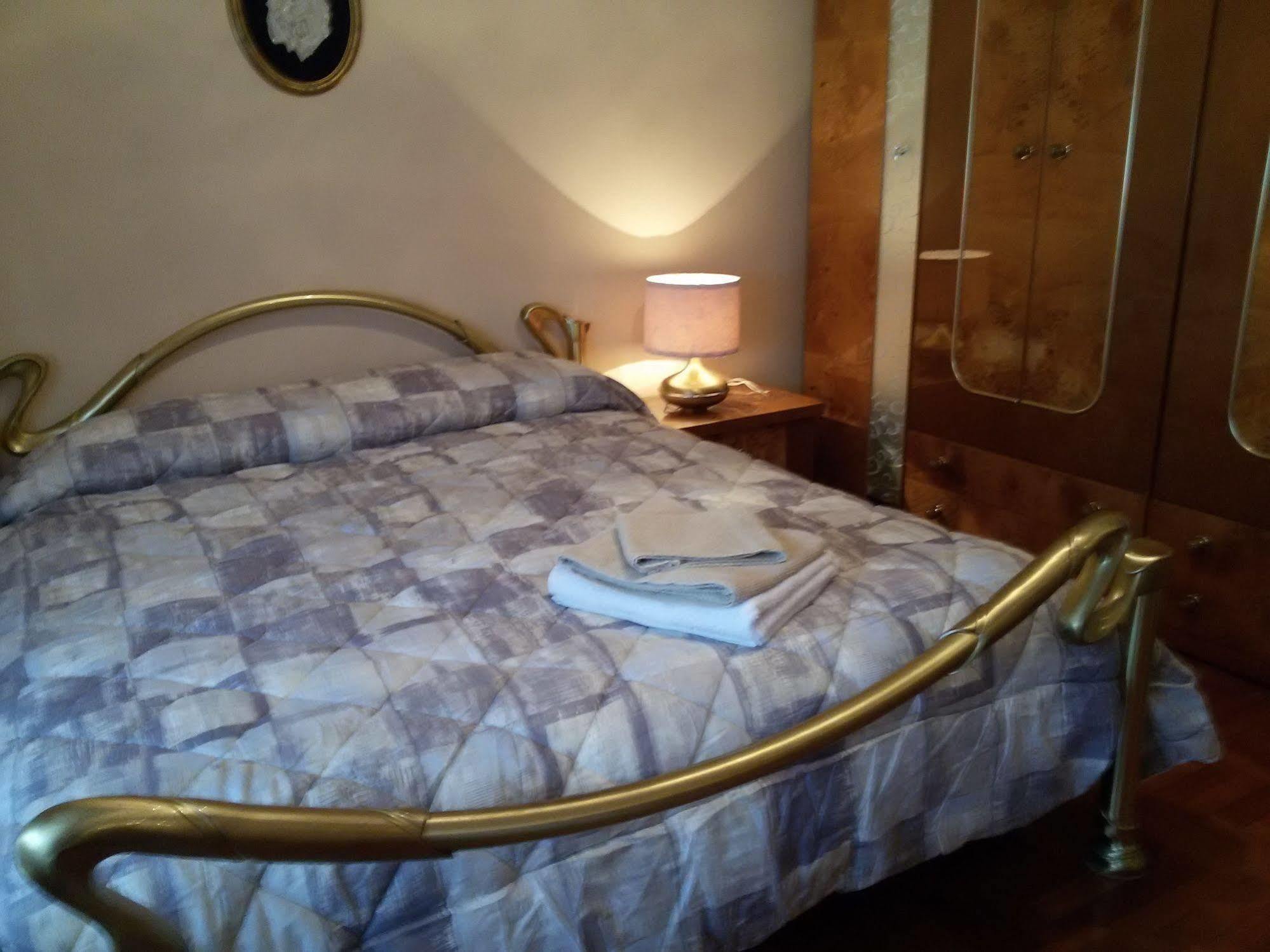 Casa Emanuela Bed & Breakfast เพียซโซลา ซุล เบรนตา ภายนอก รูปภาพ
