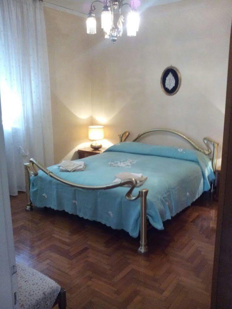 Casa Emanuela Bed & Breakfast เพียซโซลา ซุล เบรนตา ภายนอก รูปภาพ