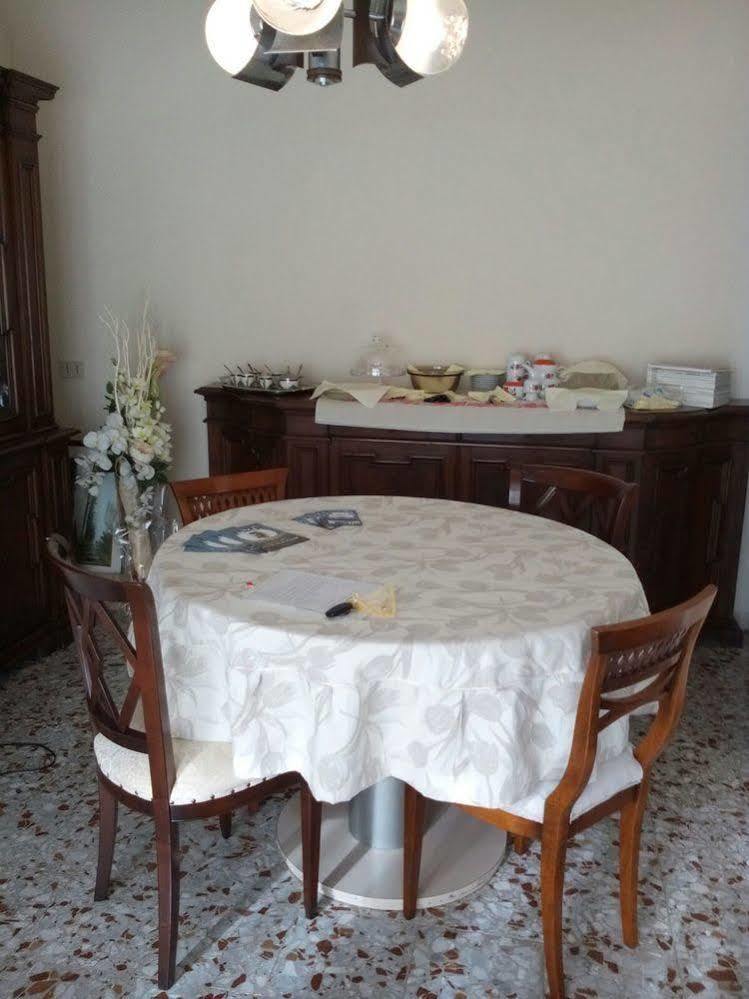 Casa Emanuela Bed & Breakfast เพียซโซลา ซุล เบรนตา ภายนอก รูปภาพ