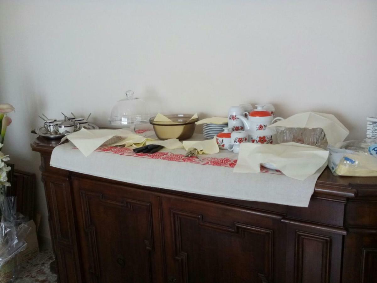 Casa Emanuela Bed & Breakfast เพียซโซลา ซุล เบรนตา ภายนอก รูปภาพ